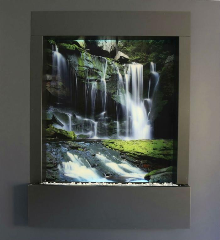 Водопад по стеклу в интерьере от дизайн студии Романа Москаленко