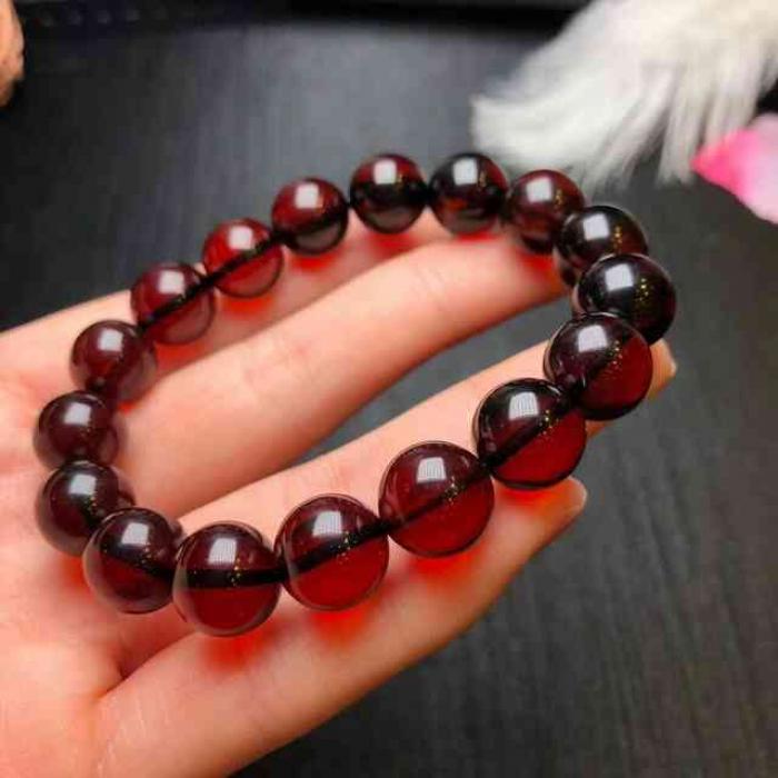 Куплю янтарь, изделия из янтаря. Продать бусы ДОРОГО.