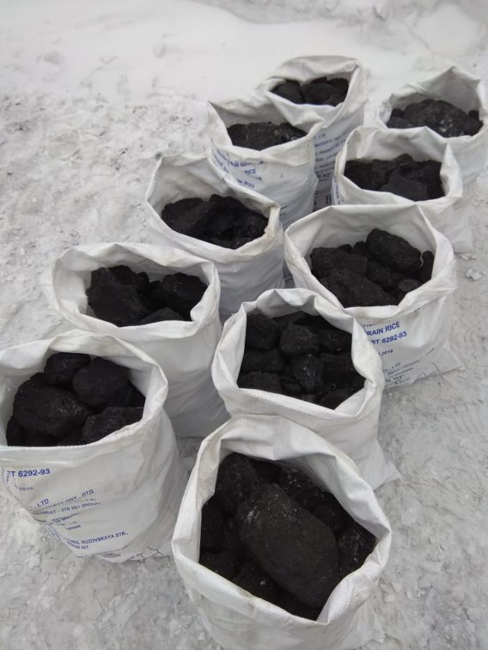 Каменный уголь в мешках