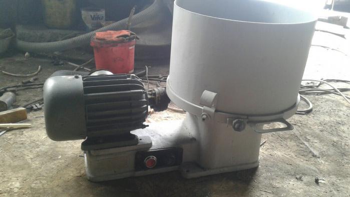 Смесители (бегуны) литейные чашечные лабораторные 018М