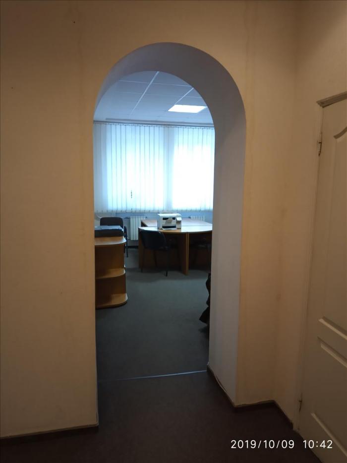 Сдам в аренду офис оригинальной планировки - звоните, договоримся.