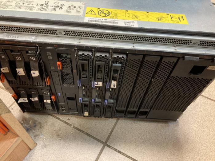 Продам Сервер IBM б/у.