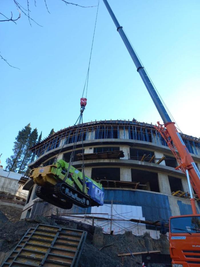 Услуги малогабаритного крана в Сочи