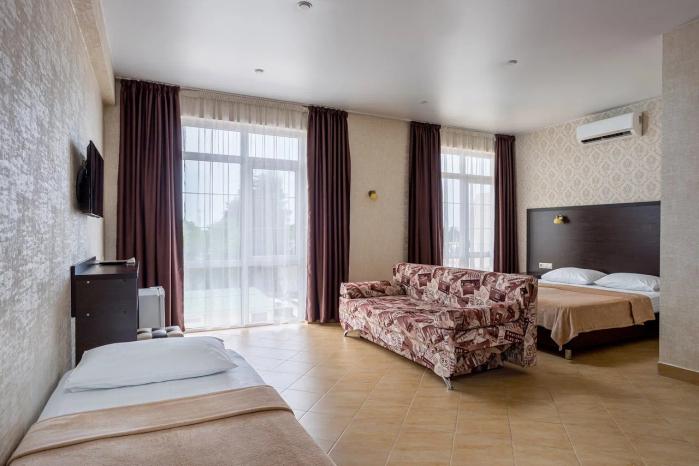 Отдых в Сочи. Отель Лаура в Лазаревском.