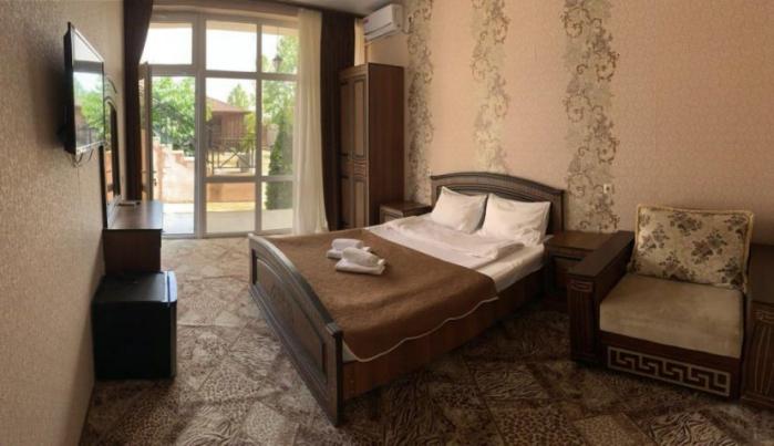 Отдых в Гаграх. Гостевой дом «Аринс Парк»