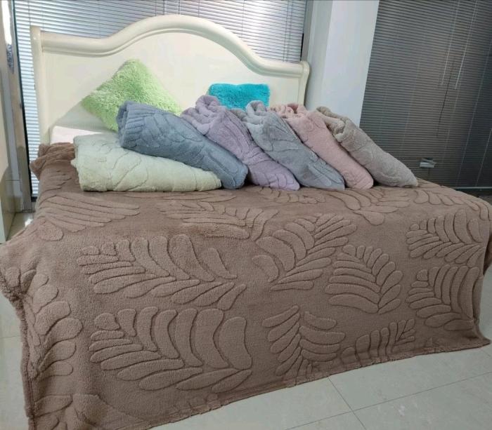 Рушники та пледи в асортименті