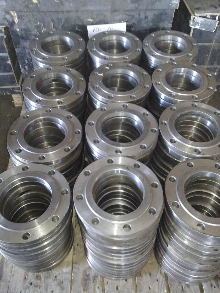 Сталевий фланець DN 200 PN 16