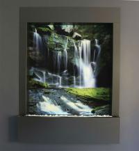 Водопад по стеклу в интерьере от дизайн студии Романа Москаленко