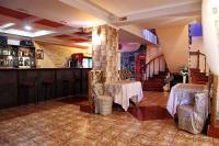 РЕСТОРАН НА ТРОЕЩИНЕ